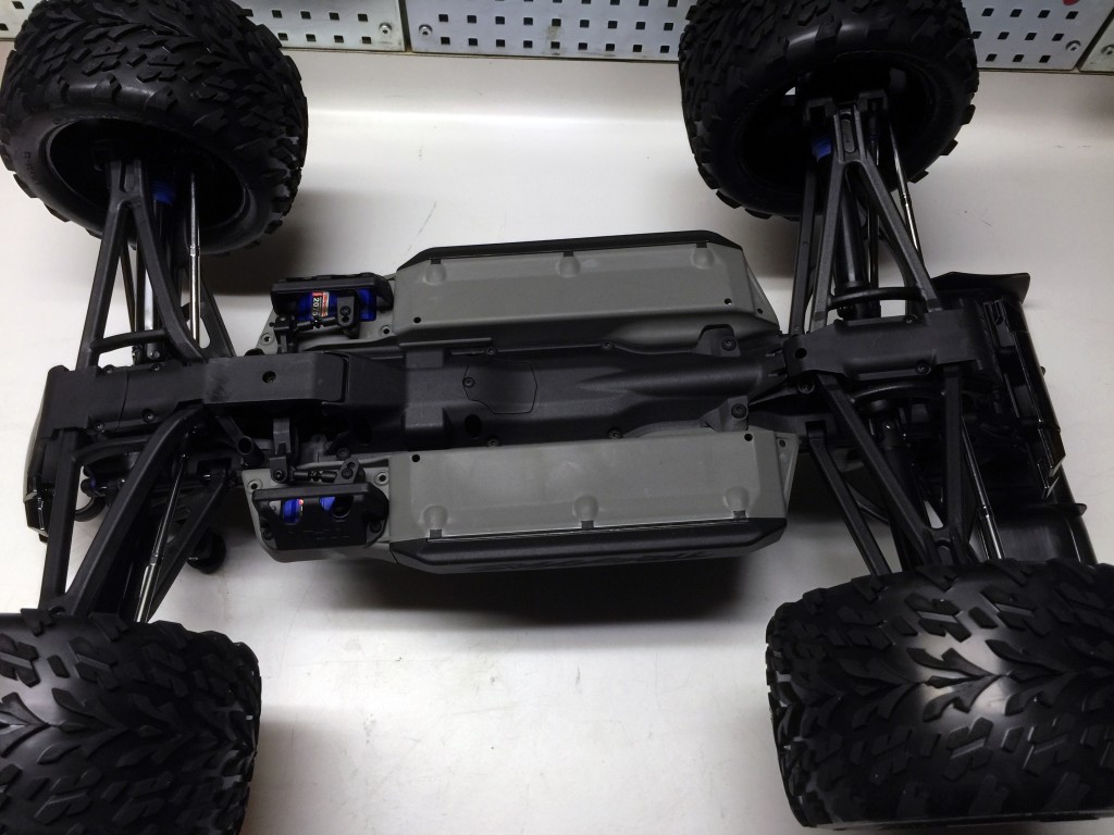 Traxxas E-revo brushless and waterproof underneath