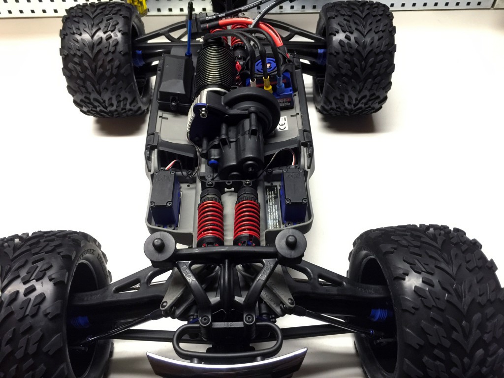 Traxxas E-revo brushless and waterproof